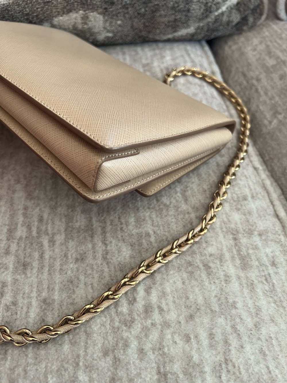 Salvatore Ferragamo Beige Saffiano Leather Vara Bow Chain Bag - Picture 7 of 9